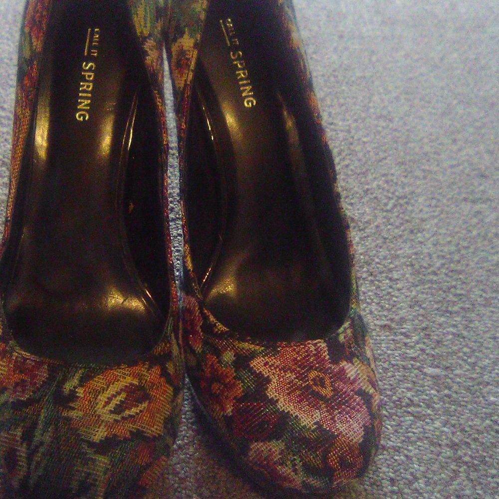 Flowered pattern heels - Picture 3 of 3
